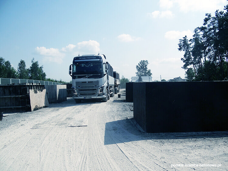 Transport szamb betonowych  w Kłodzku